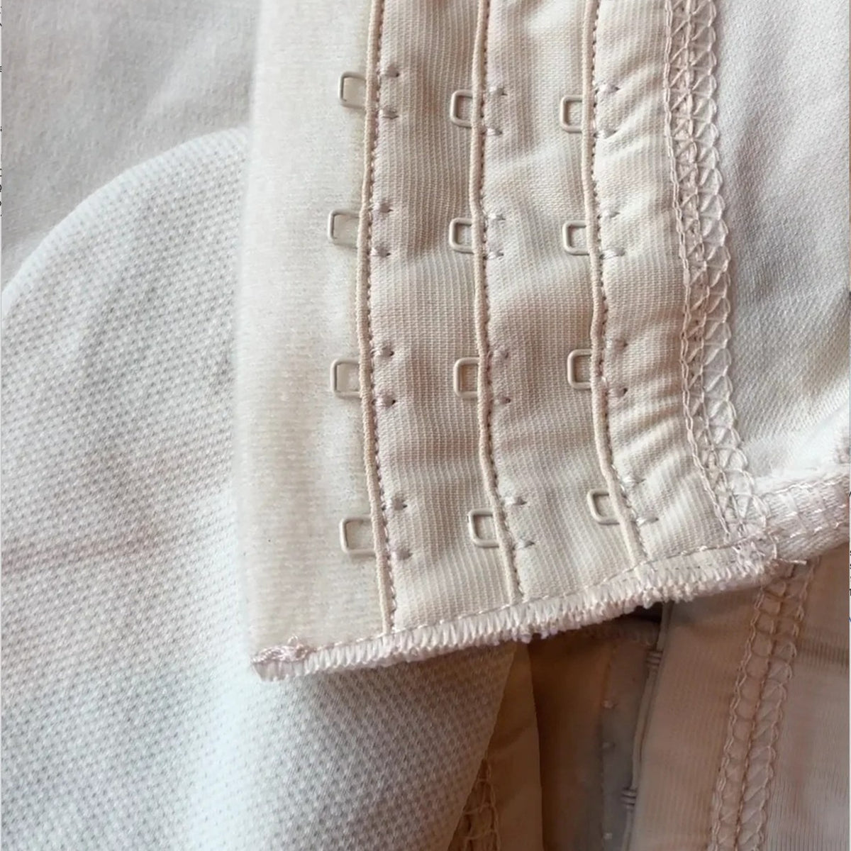 Short compressif taille haute avec agrafes Angel Care | P1 302A